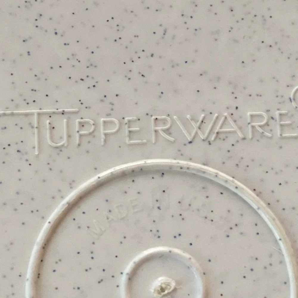 Vintage Tupperware Speckled Granite Microwave Bowl with Lid Light Gray USA Made‎